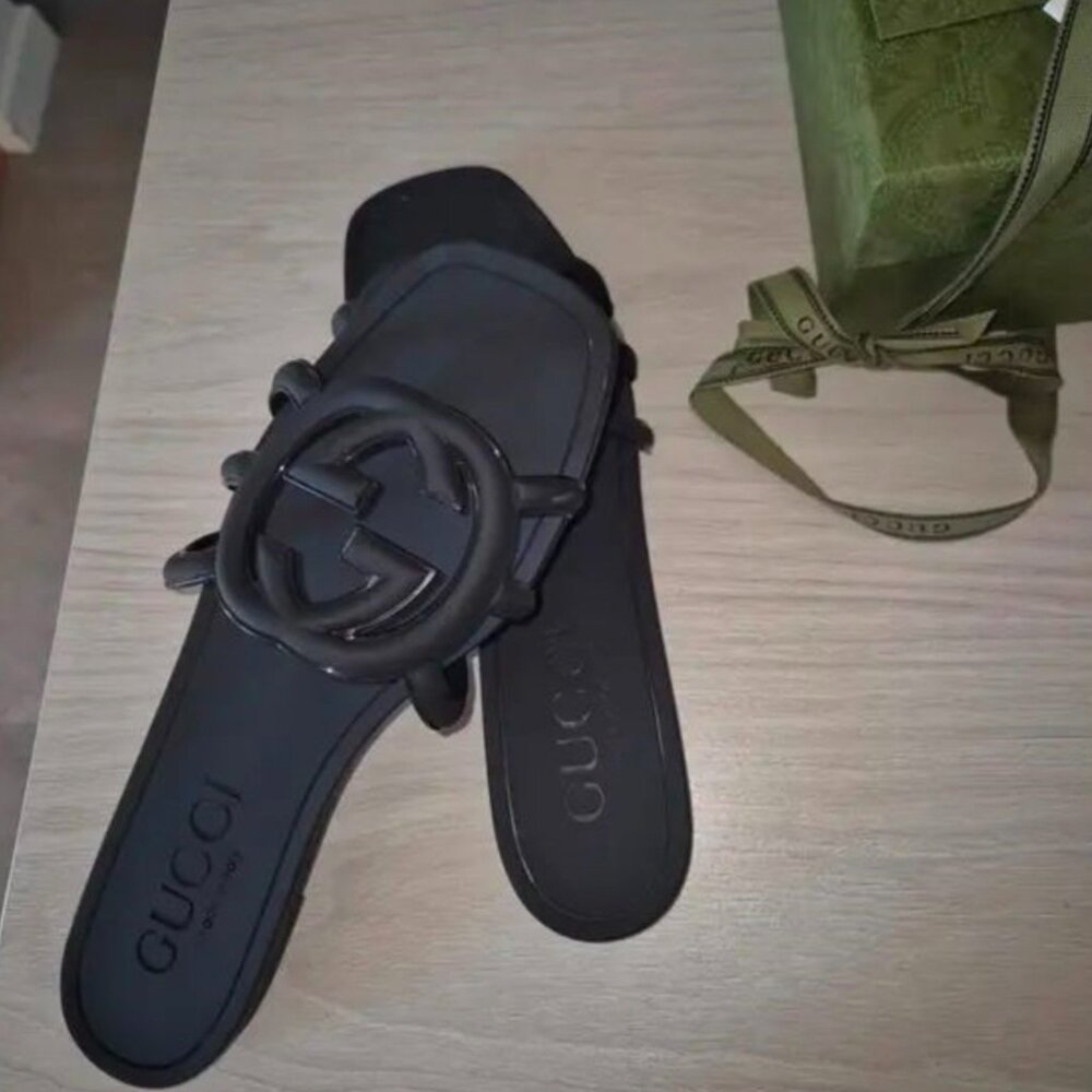 Gucci Women Sandals Slides Rubber .size9.5